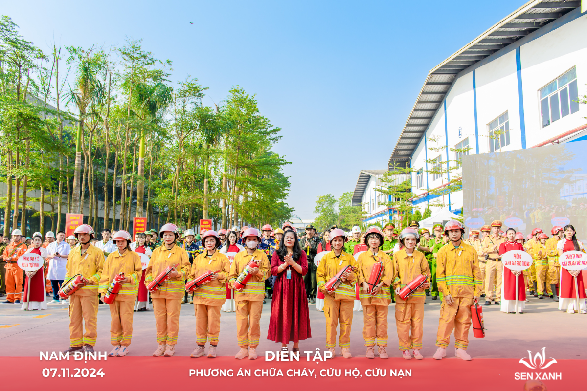 Đại diện Ban L&atilde;nh đạo c&ocirc;ng ty Giầy Amara Việt Nam