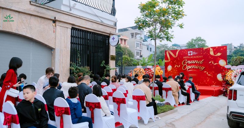 Nhiều khách mời tham dự lễ khai trương