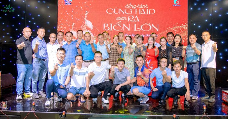 tập thể c&aacute;c th&agrave;nh vi&ecirc;n trong c&ocirc;ng ty