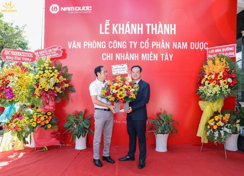 Lời ch&uacute;c khai trương văn ph&ograve;ng k&egrave;m giỏ hoa tươi l&agrave;m qu&agrave; tặng