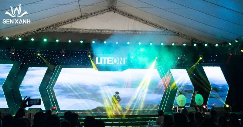 Biểu diễn nghệ thuật trong tiệc tất ni&ecirc;n