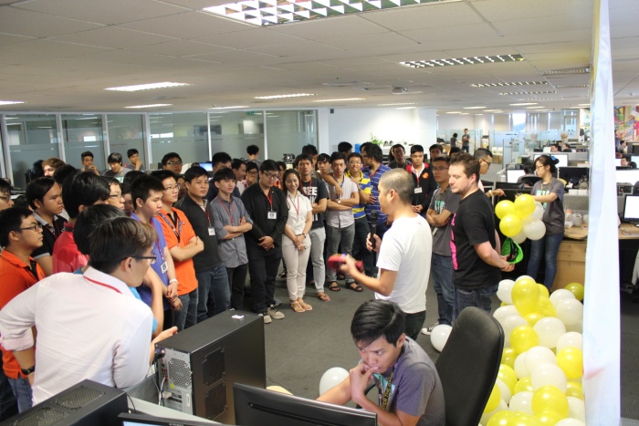 Tổ chức team building trong nh&agrave;&nbsp;