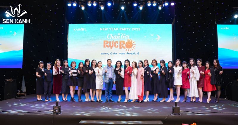 Tiệc tất ni&ecirc;n với nhiều kh&aacute;ch mời tham gia 