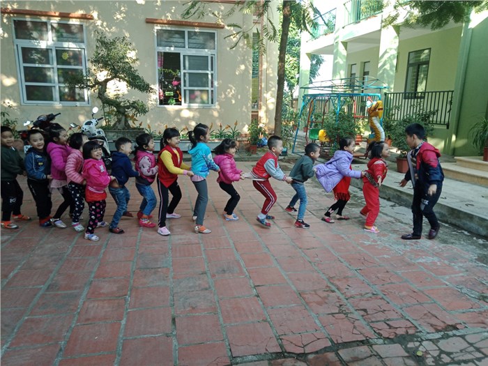 Tr&ograve; chơi Trung Thu tập thể Rồng rắn l&ecirc;n m&acirc;y&nbsp;